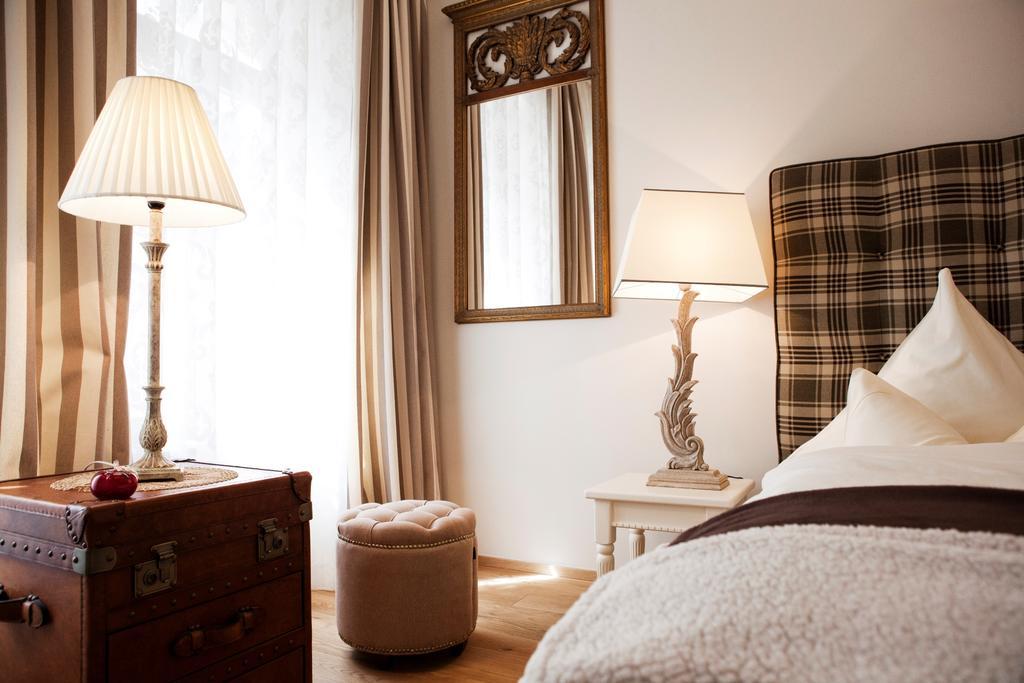 Schottennester Schlafen An Der Kraemerbruecke Erfurt Kamer foto